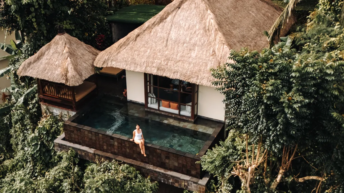 Private infinity pool in Ubud jungle with relaxed atmosphere and no structured day