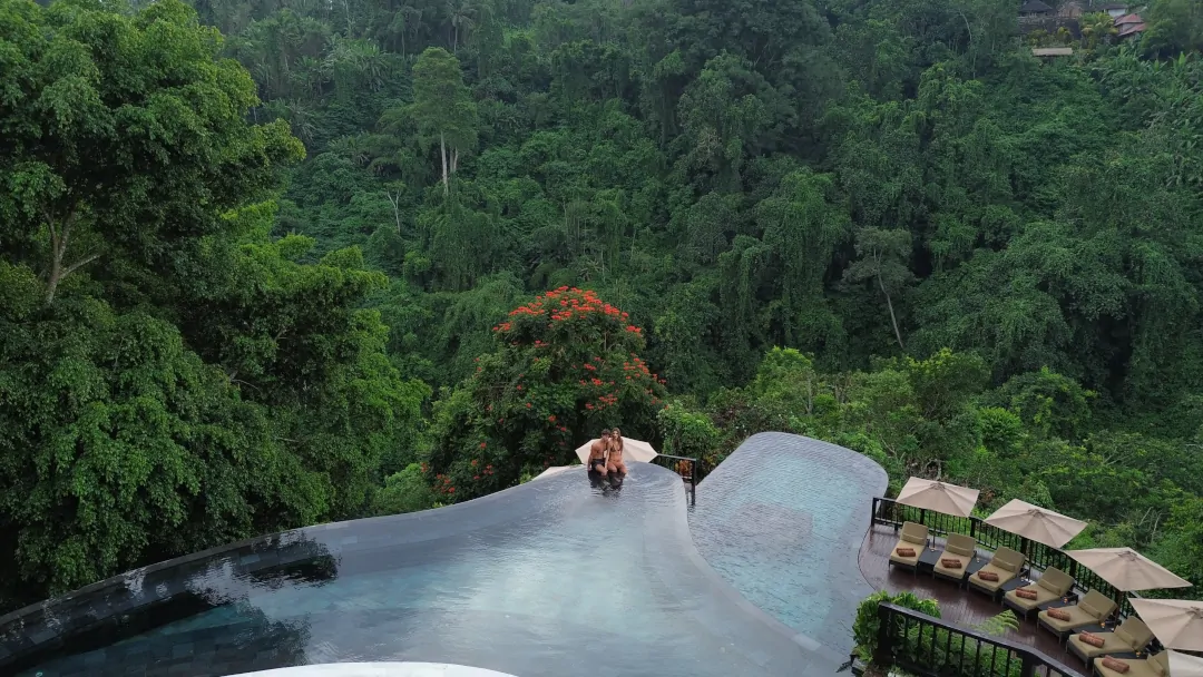 Hanging Gardens of Bali luxury resort Ubud infinity pool rainforest